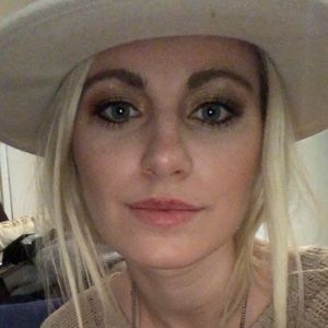 Meet your Posher, Annamaria